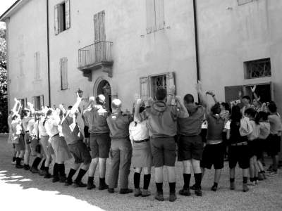 maria-denti-scout-salutano-marconi