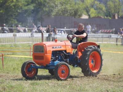 tractor-sdaz-2010-158