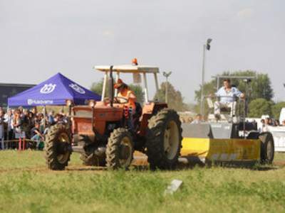 tractor-sdaz-2010-228