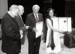 16 giugno 2007: la consegna del premio Città di Sasso Marconi a Piero Angela presso il teatro Comunale (foto Ufficio Stampa Comune di Sasso Marconi)